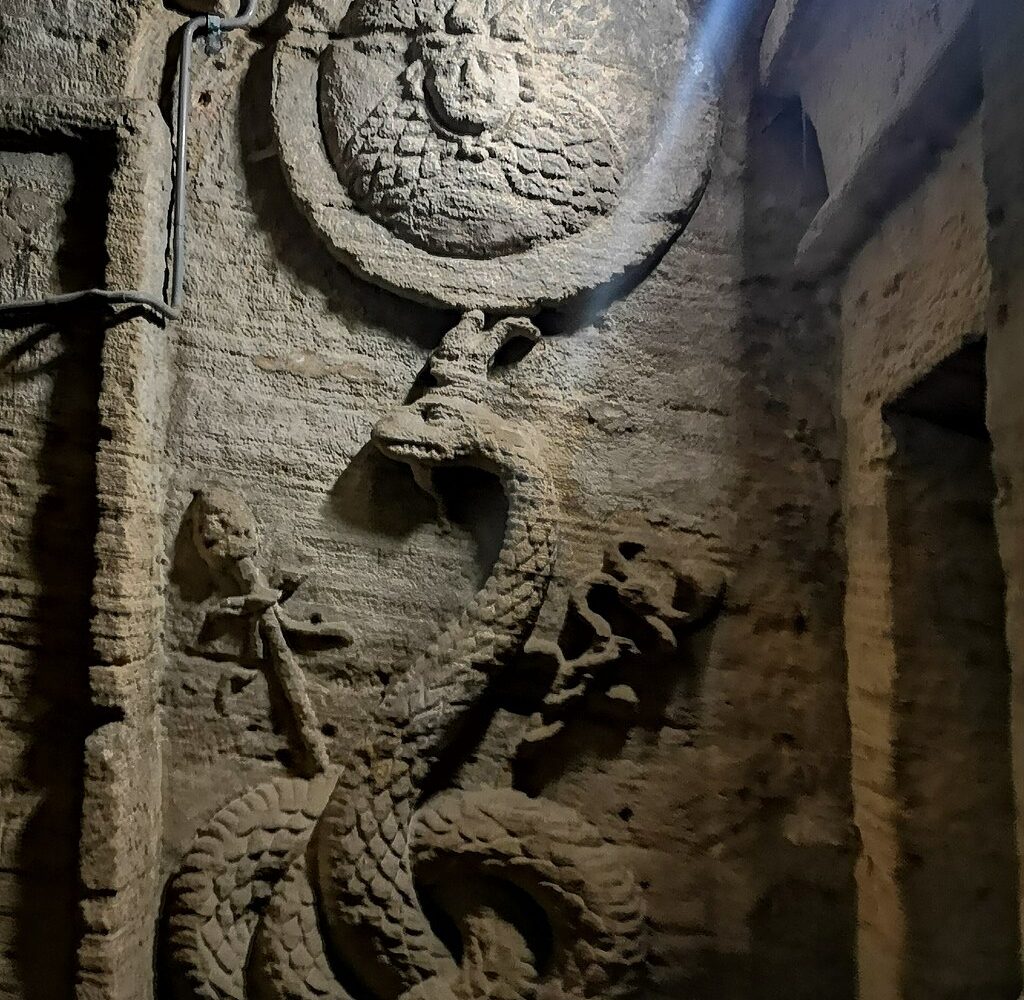 Tour a El Cairo y Alejandría desde Luxor: Catacumbas de Kom el Shoqafa, importante sitio arqueológico de Alejandría