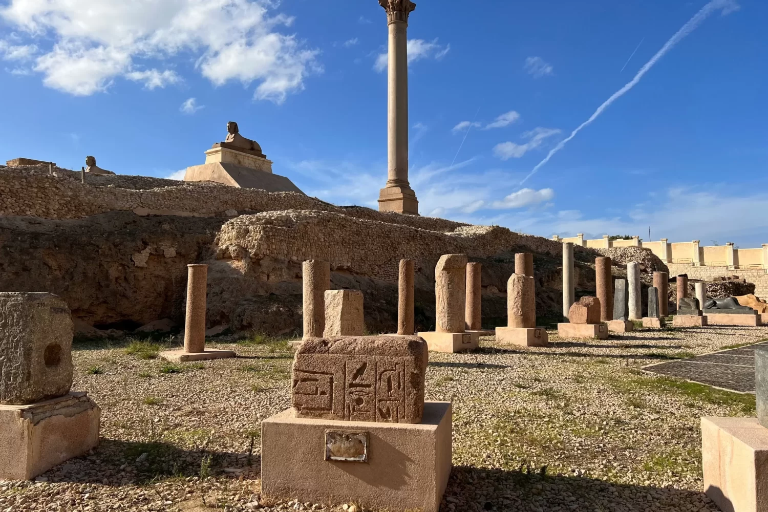 Excursión a Alejandría de un Día desde El Cairo, el imponente Pilar de Pompeyo en Alejandría, Egipto
