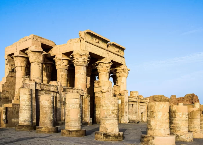 Tour al Templo de Edfu, Kom Ombo desde Luxor: Templo de Kom Ombo, templo doble a orillas del Nilo en Asuán