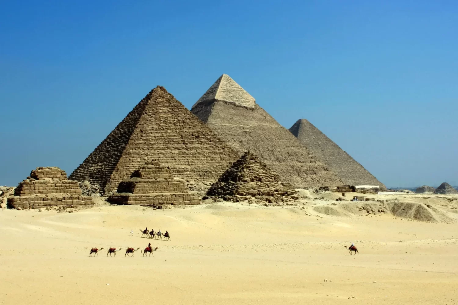 Excursión a El Cairo desde Asuán en un Día en las Pirámides de Guiza, Keops, Kefrén y Micerinos, uno de los sitios arqueológicos más famosos de Egipto