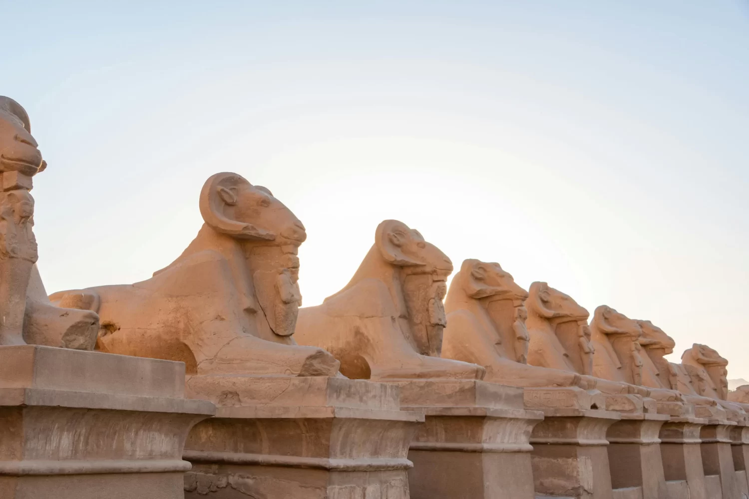 Viaje a Egipto 8 Días de Gran Lujo: Explorando el impresionante Templo de Karnak en Luxor
