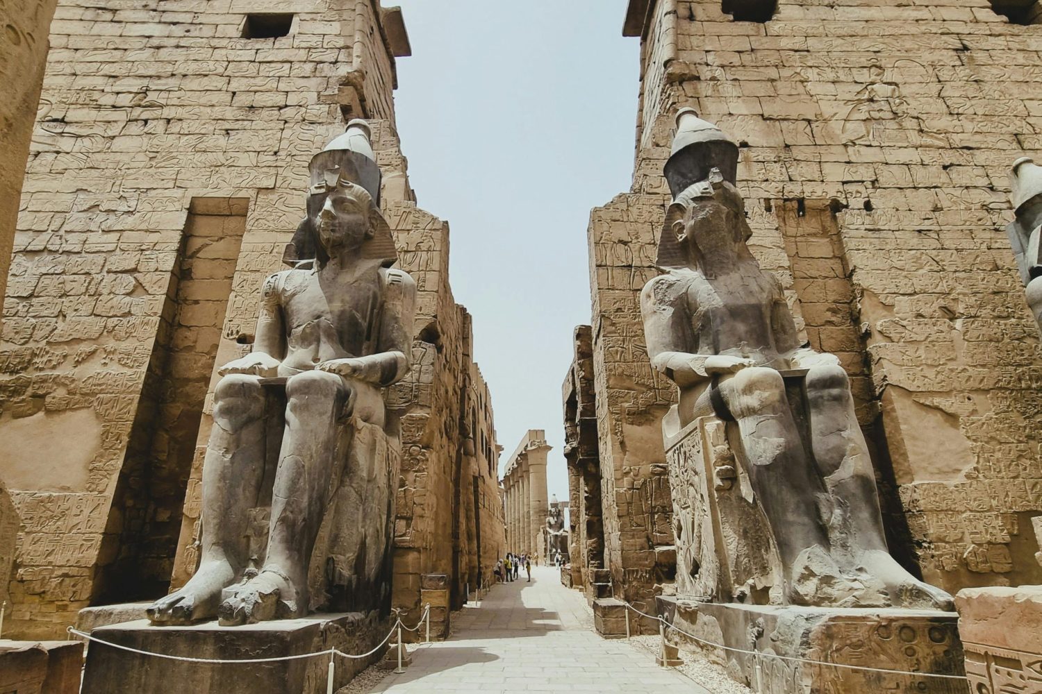 Viaje a Egipto15 Días – Templo de Luxor en la ribera este del Nilo, uno de los complejos religiosos más importantes del Antiguo Egipto.