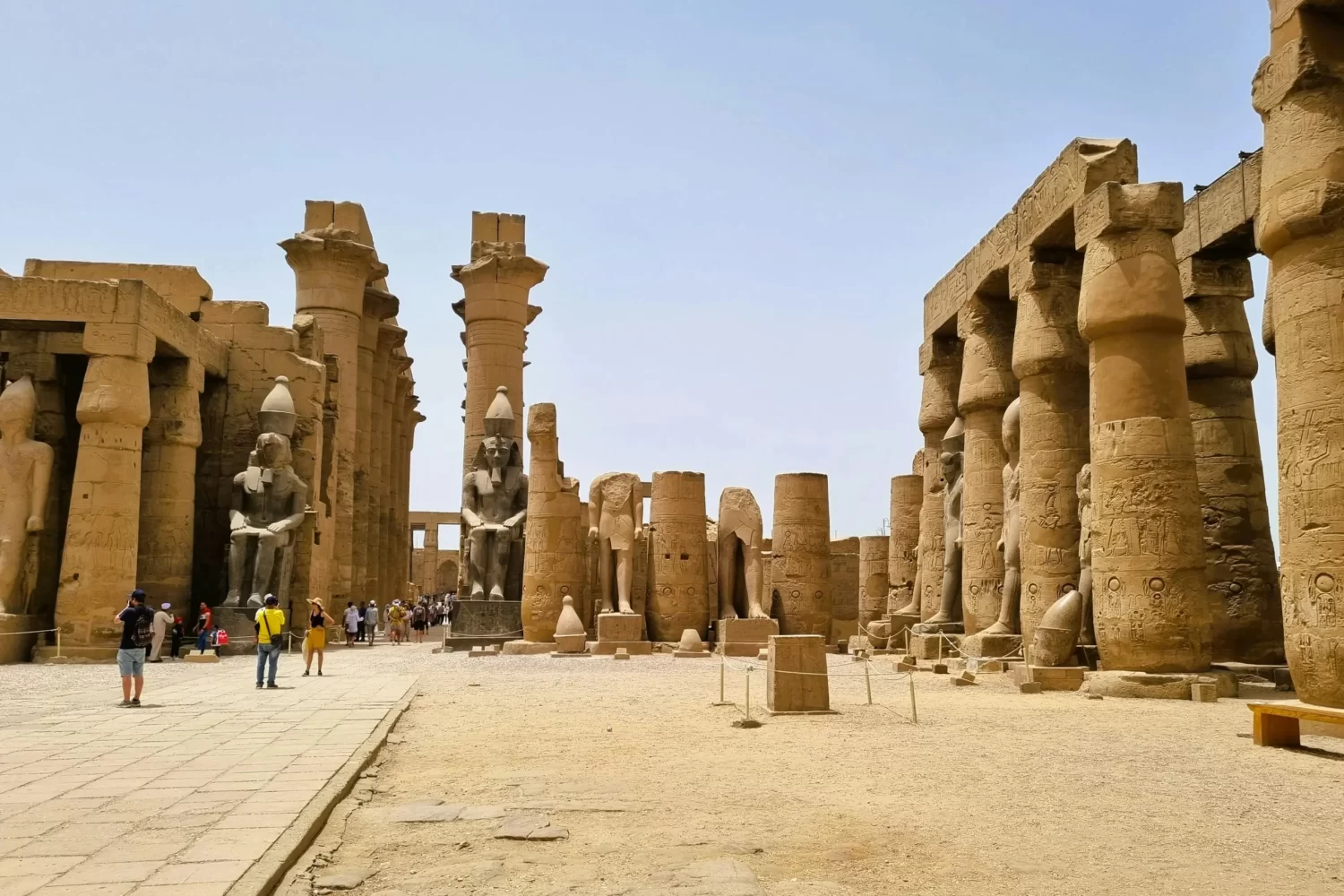 Viaje a Egipto 8 Días de Lujo – El Templo de Luxor Viaje a Egipto 8 Días de Lujo visitando El Templo de Luxor, una de las joyas de Las Maravillas de Luxor.