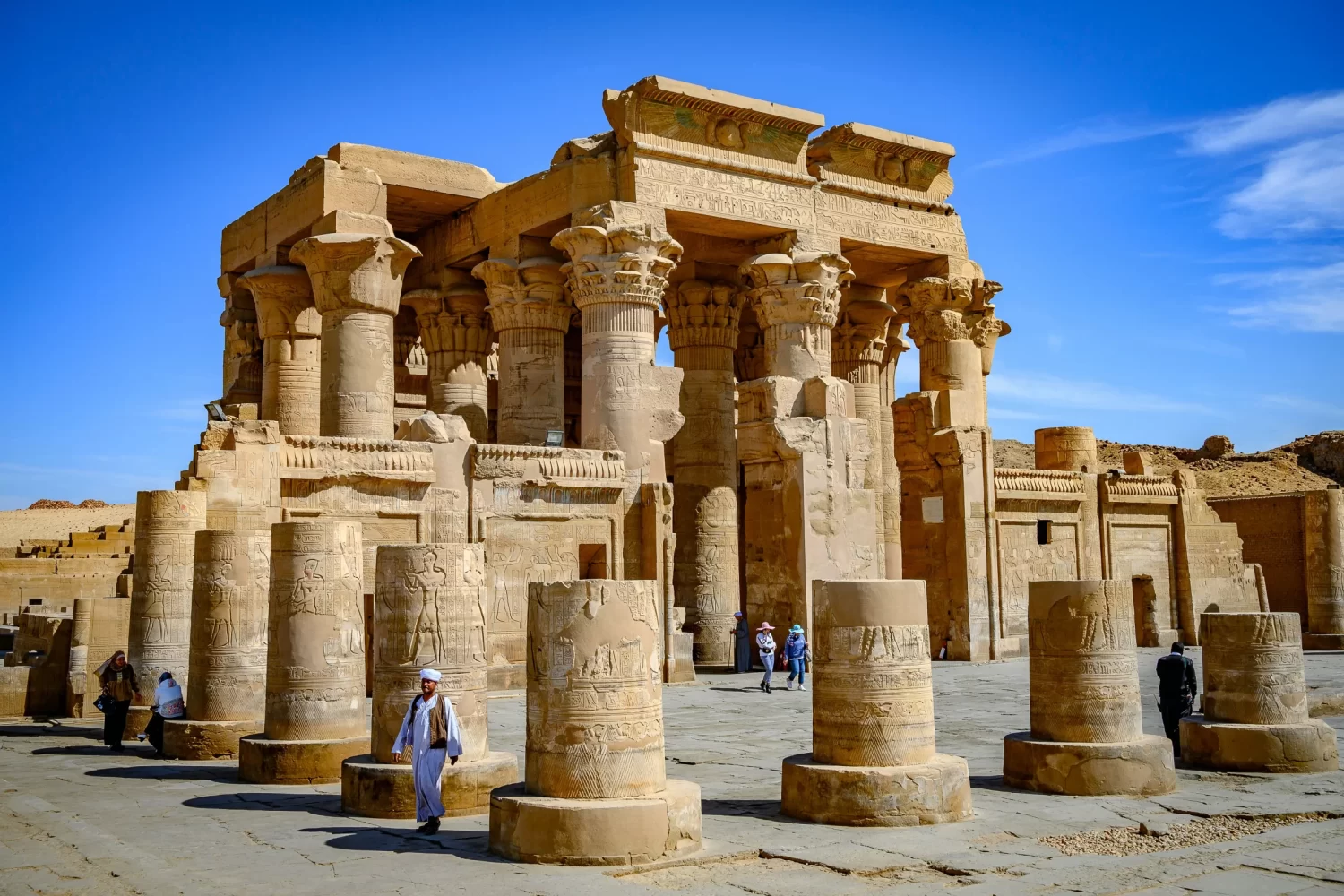 Viaje a El Cairo con Crucero por el Nilo desde Hurgada visitando el Templo de Kom Ombo en Asuán, dedicado a los dioses Sobek y Haroeris