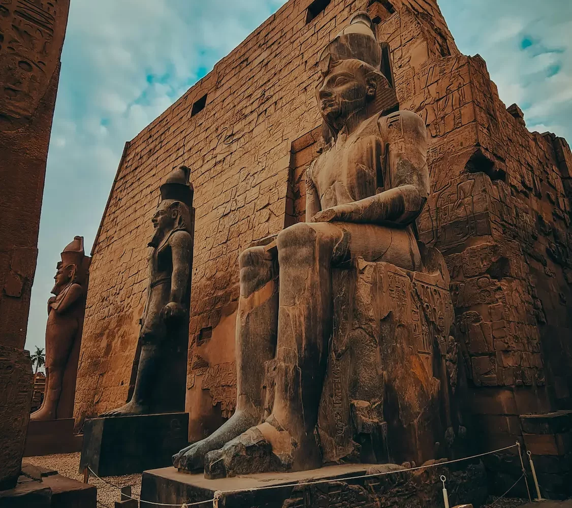 Crucero por el Nilo de Lujo en el Mövenpick MS Hamees | Vista del majestuoso Templo de Abu Simbel, construido por Ramsés II en el Alto Egipto.