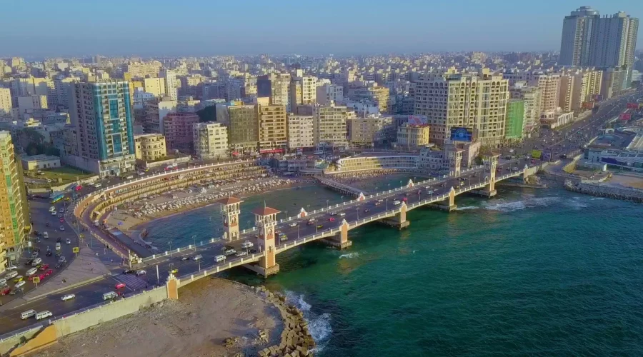 Cosas Que Ver y Hacer en Alejandría – El Puente de Stanly sobre el Corniche con vistas panorámicas del Mediterráneo al atardecer