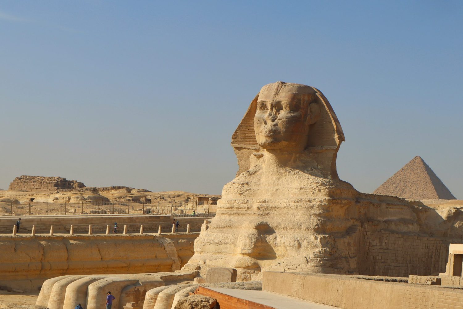 Excursión a El Cairo y Guiza desde Makadi en 2 Días: La Gran Esfinge de Guiza, símbolo de la antigua civilización egipcia y guardián de las Pirámides.