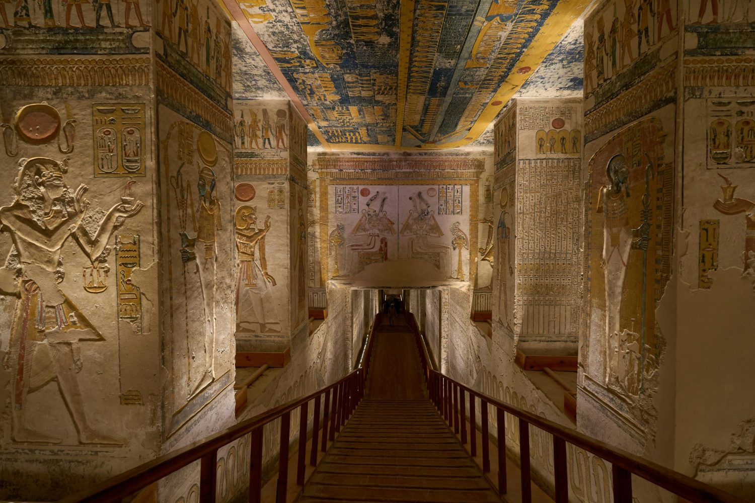 Viaje a Egipto 10 Días: Explora el Valle de los Reyes en Luxor durante la Ruta de la Sagrada Familia
