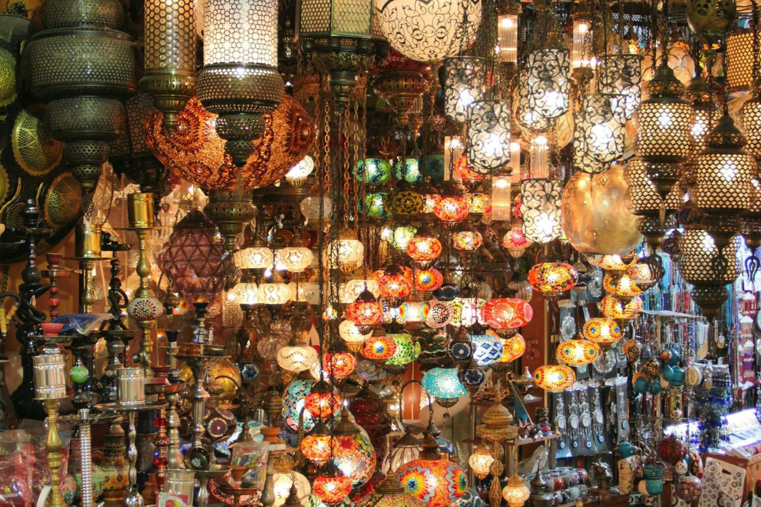 Tour a El Cairo desde El Gouna 2 Días – Calle principal del Bazar Khan El Khalili en El Cairo