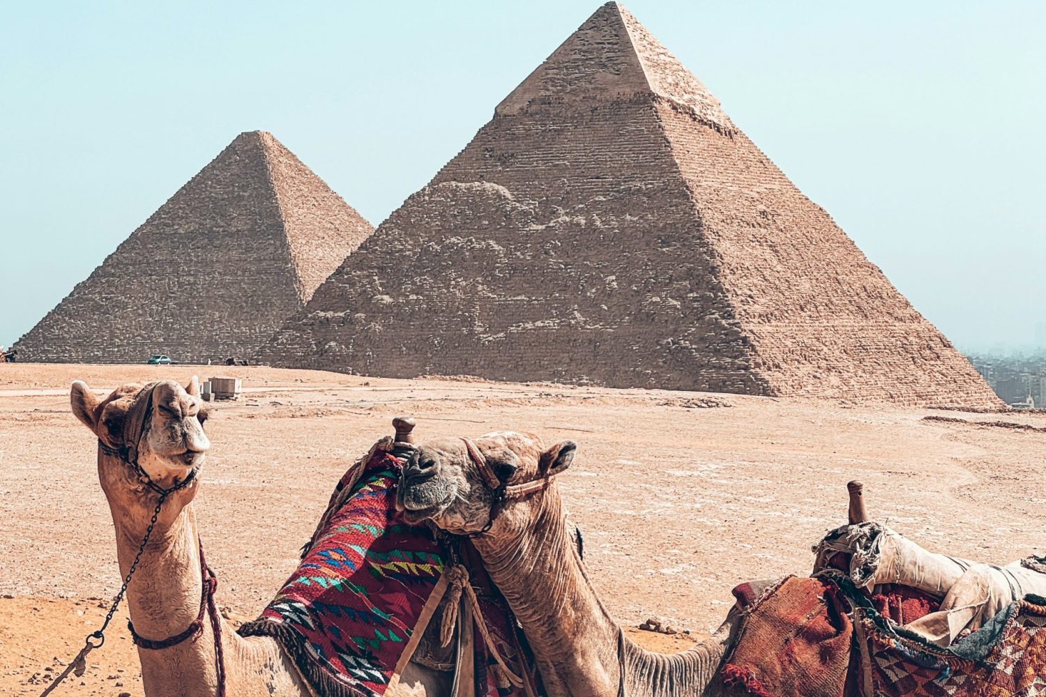 Excursión a Luxor y El Cairo desde Makadi en 2 Días: majestuosas Pirámides de Guiza, iconos históricos de Egipto