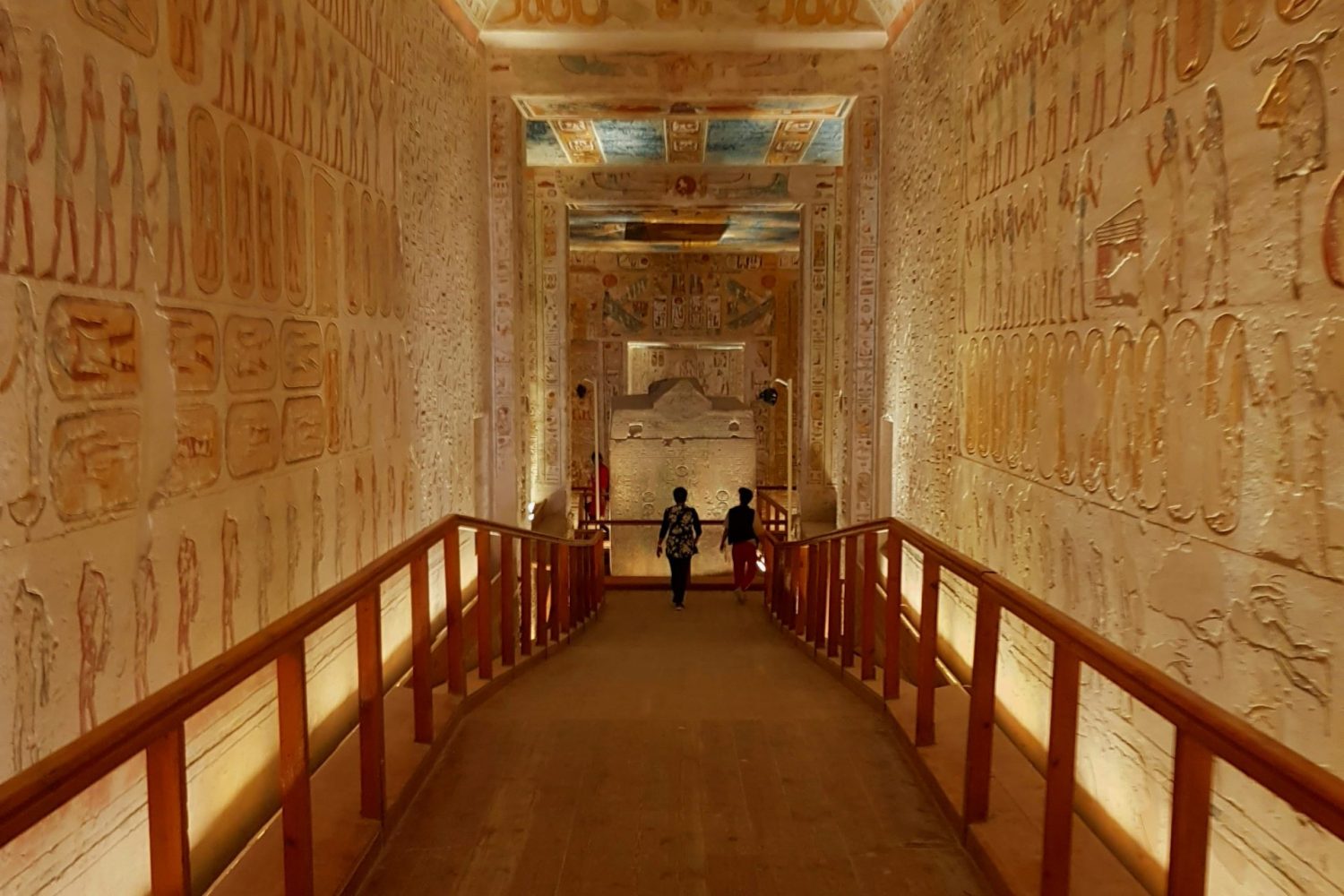Viaje a Luxor y Asuán: Valle de los Reyes en Luxor con tumbas reales y jeroglíficos del Antiguo Egipto