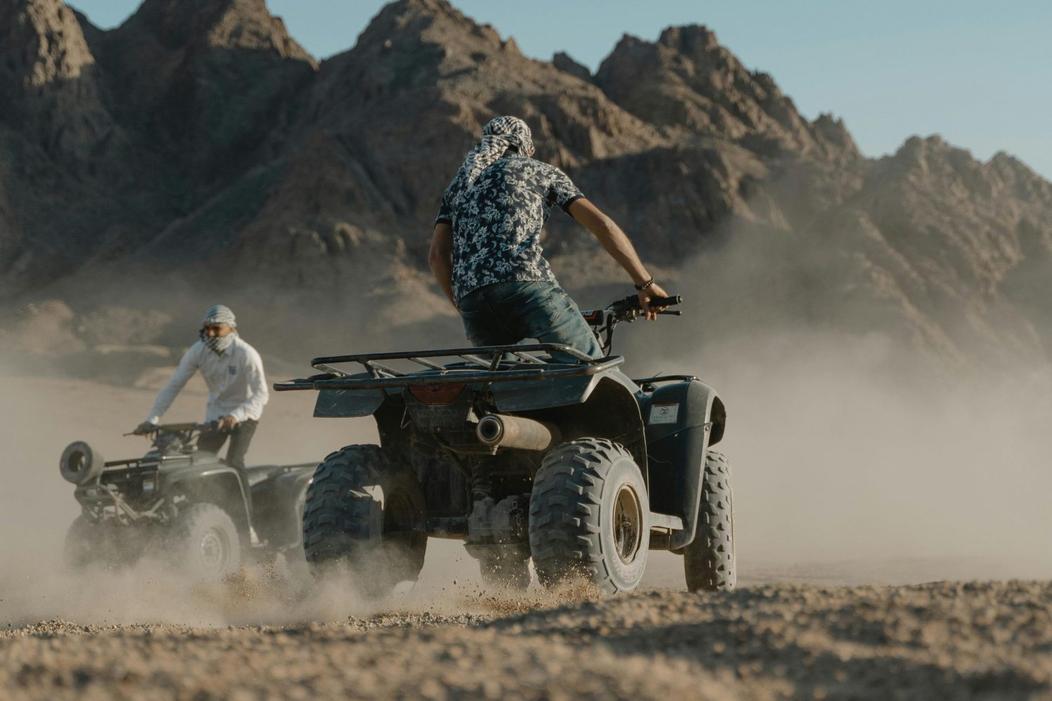 Safari en el desierto de 1 día desde El Gouna con un paseo en camello en recorriendo las dunas doradas del desierto.