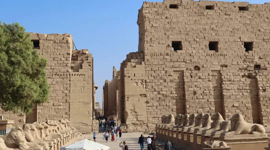 El Templo de Karnak: vista panorámica del majestuoso templo en Luxor, Egipto