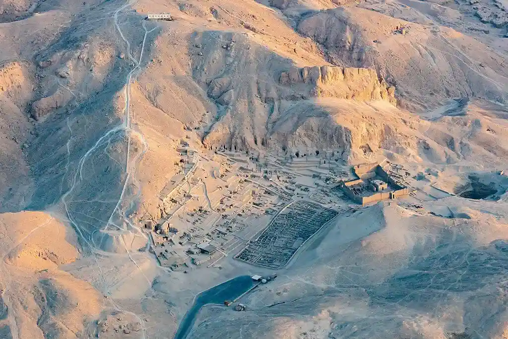 Deir el-Medina cerca del Valle de los Reyes en Luxor, Egipto